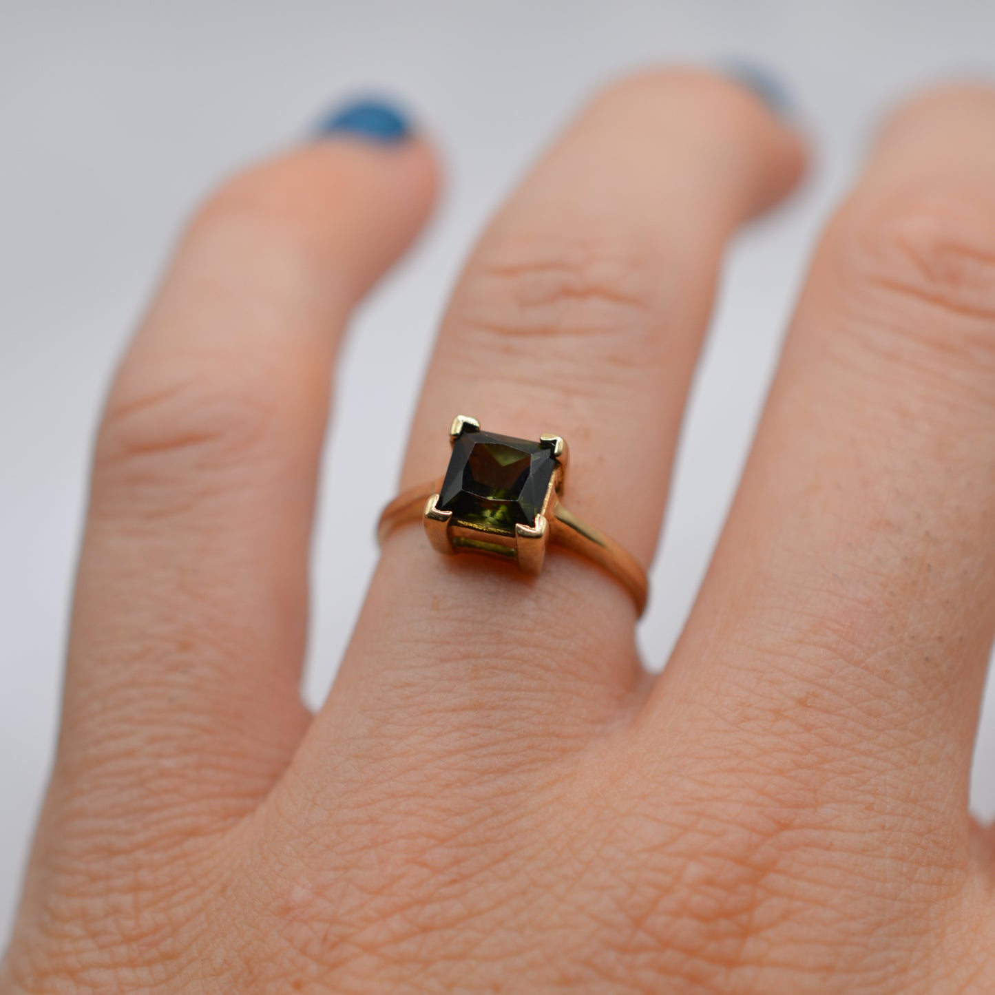 Y2K Vintage 9ct Gold Green Tourmaline Solitaire Ring