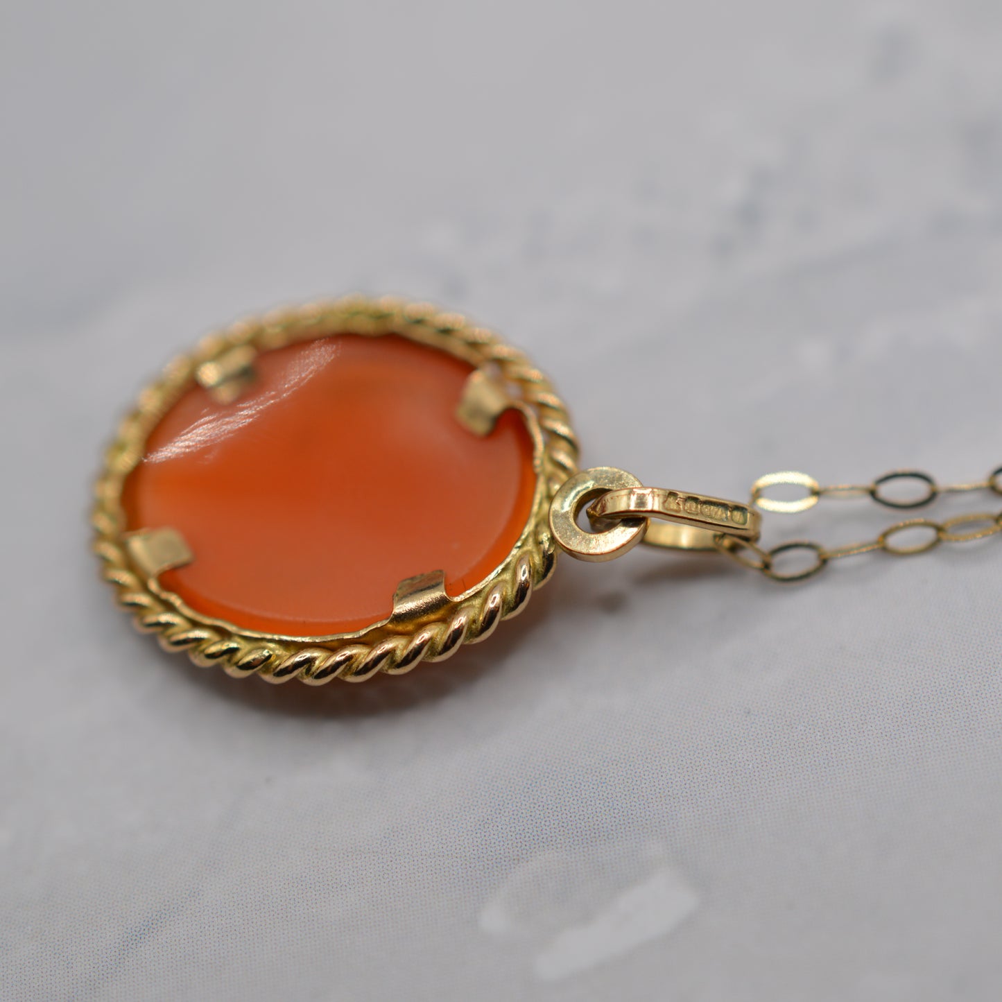 1990s 9ct Gold Cameo Pendant Necklace (16”)