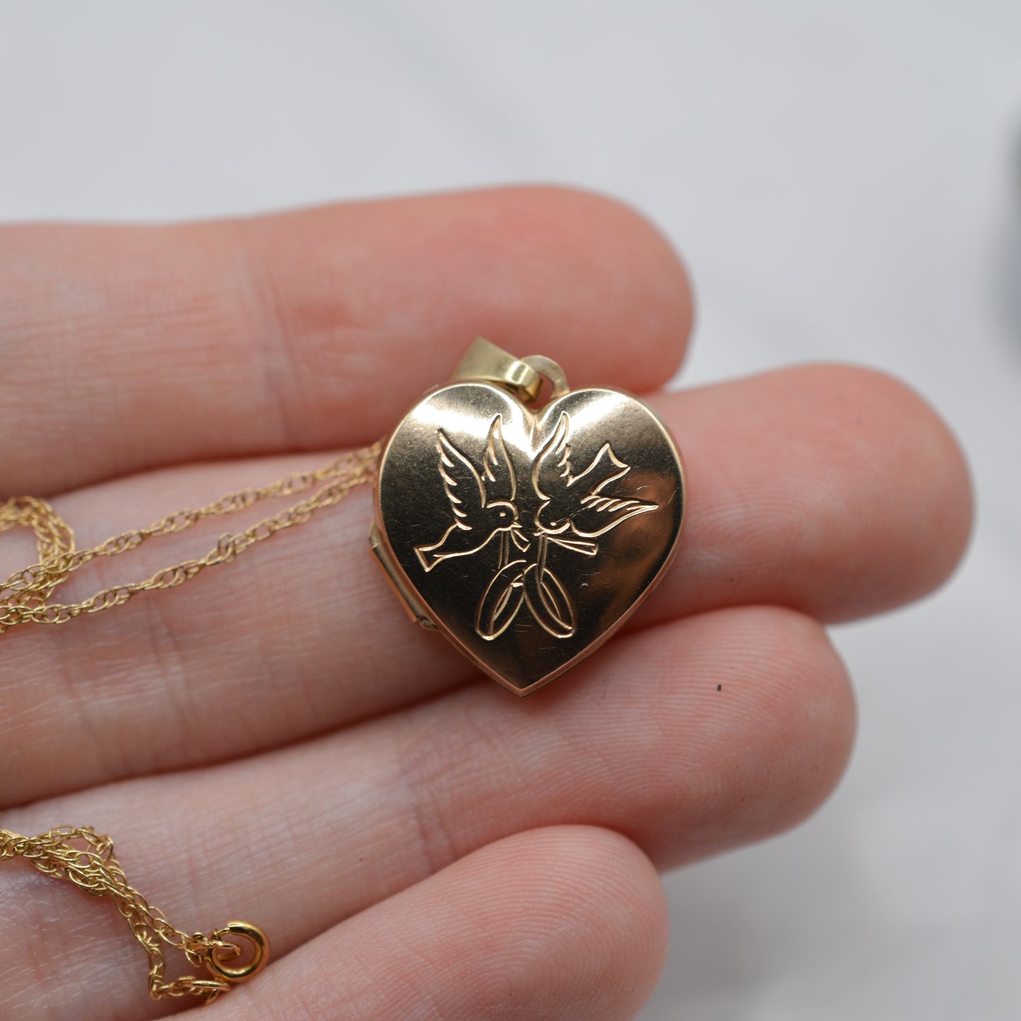 9ct Gold Wedding Dove Heart Locket Pendant Necklace (16")