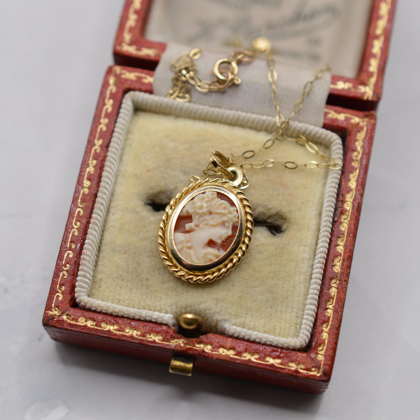 1990s 9ct Gold Cameo Pendant Necklace (16”)