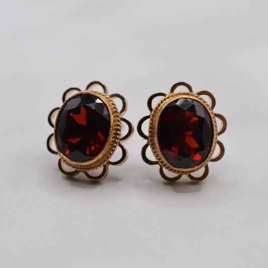 1990s Large 9ct Gold Garnet Stud Earrings with Scallop Edging