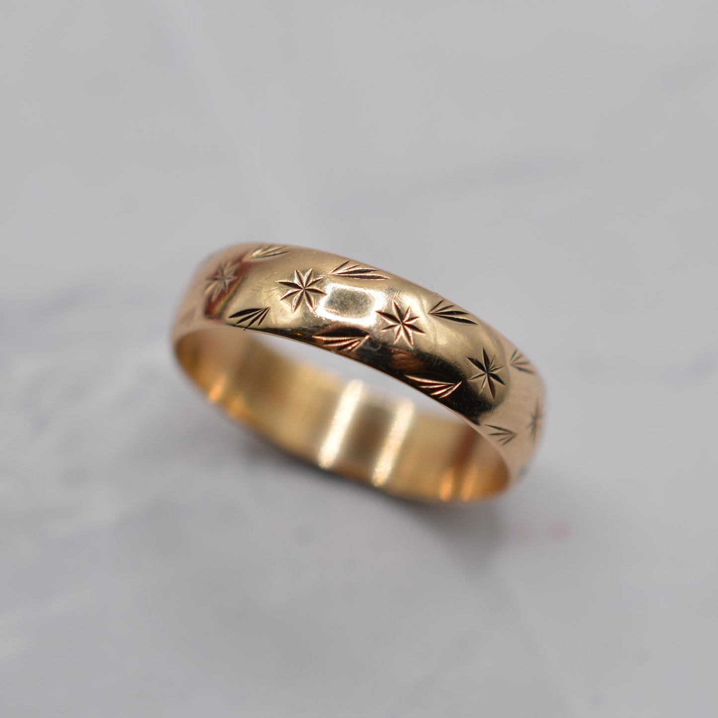 1980s Vintage 9ct Gold Star-Engraved Band Ring