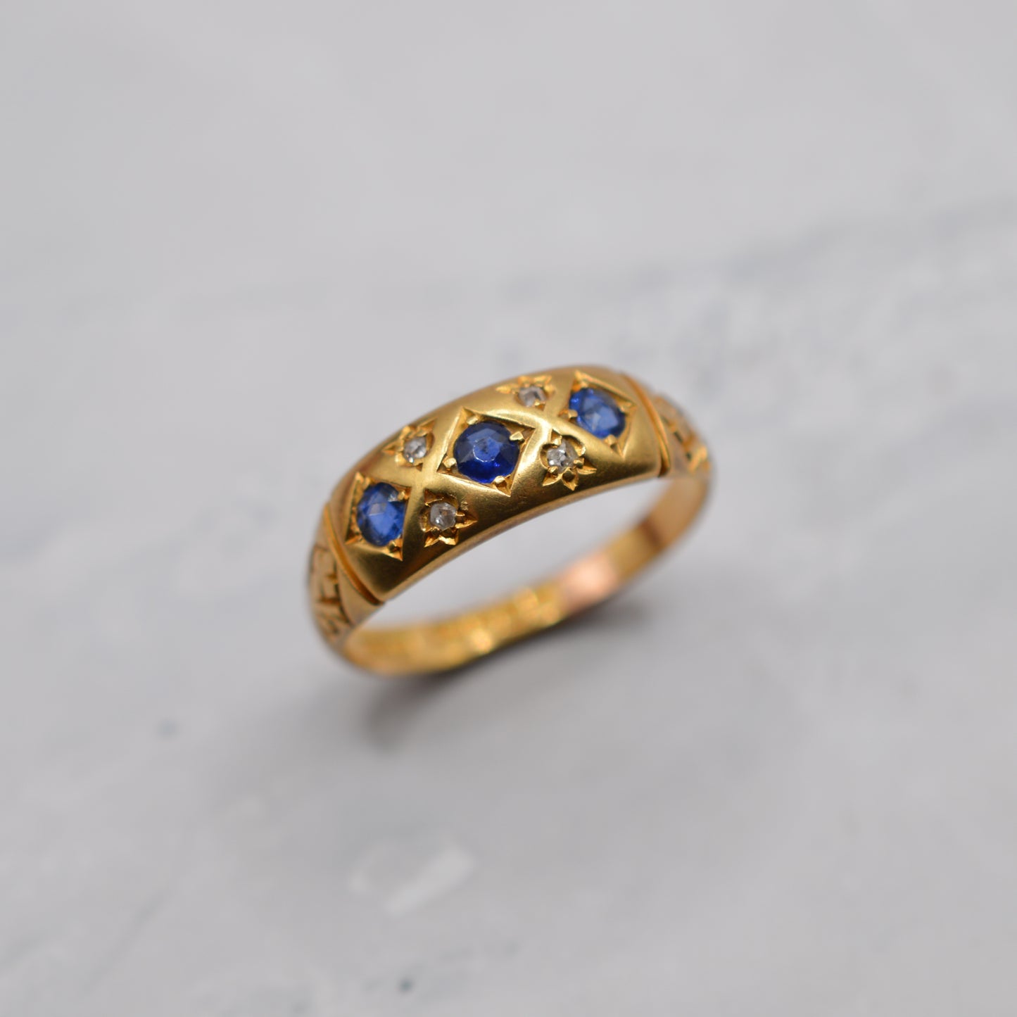 Antique Victorian 18ct Gold Sapphire & Diamond Gypsy Ring