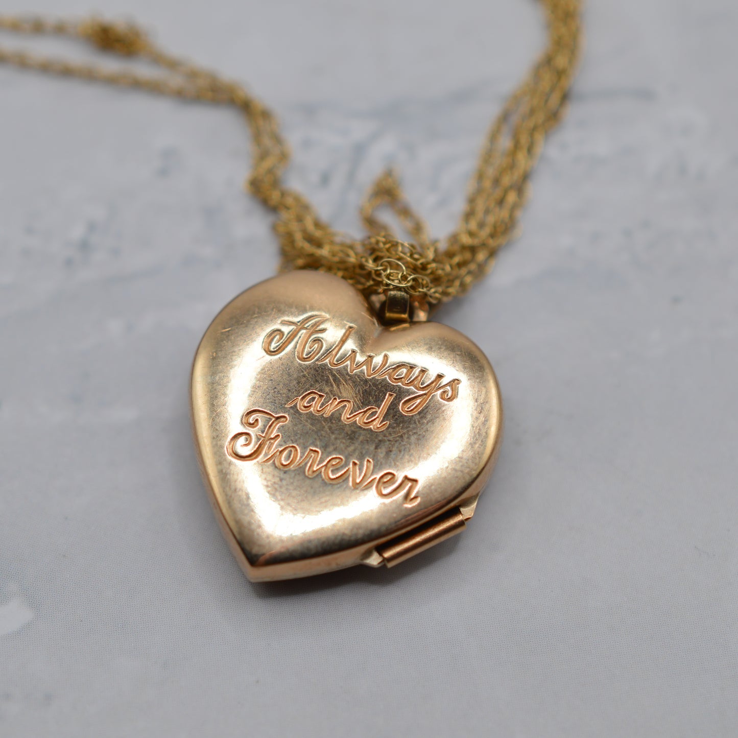 9ct Gold Wedding Dove Heart Locket Pendant Necklace (16")