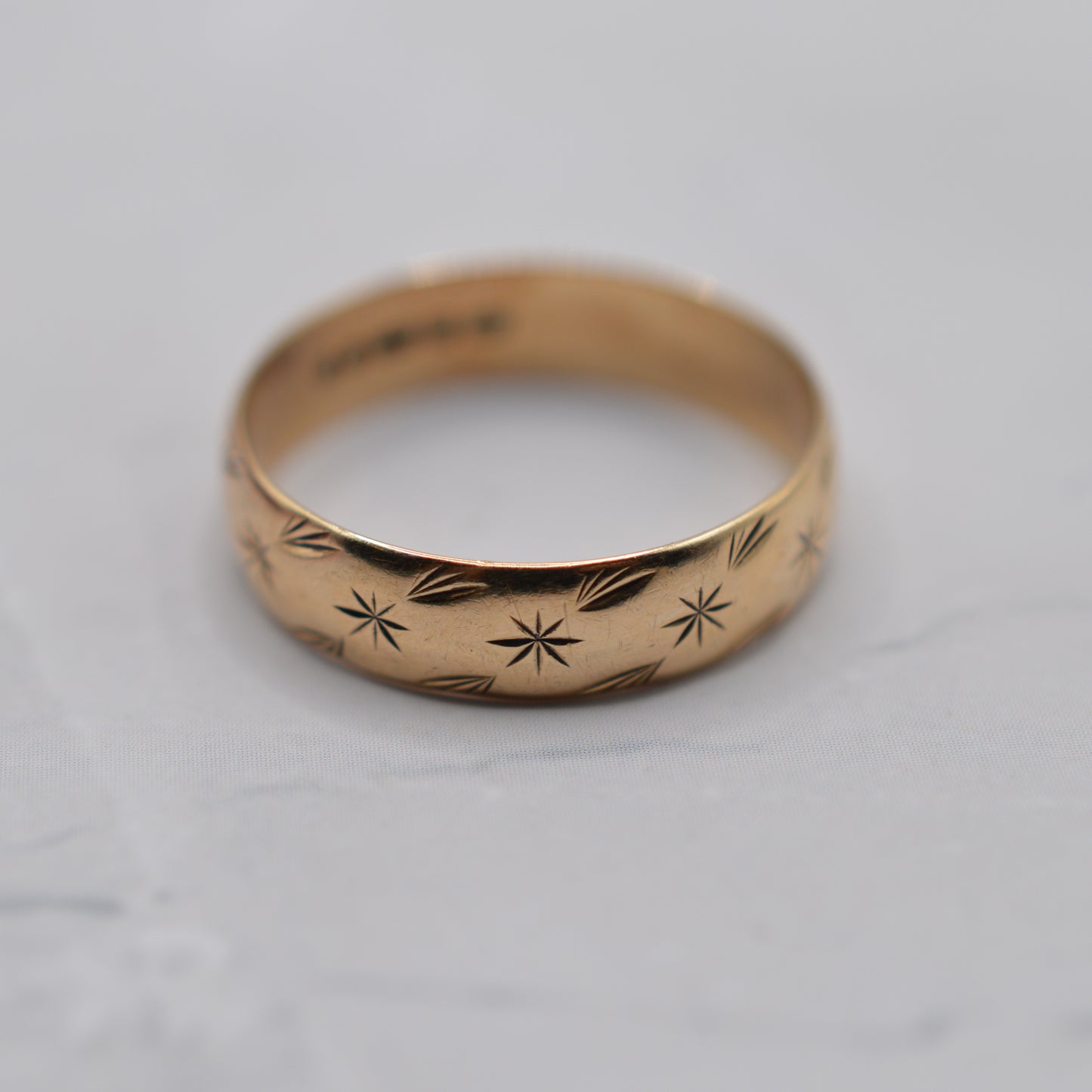 1980s Vintage 9ct Gold Star-Engraved Band Ring