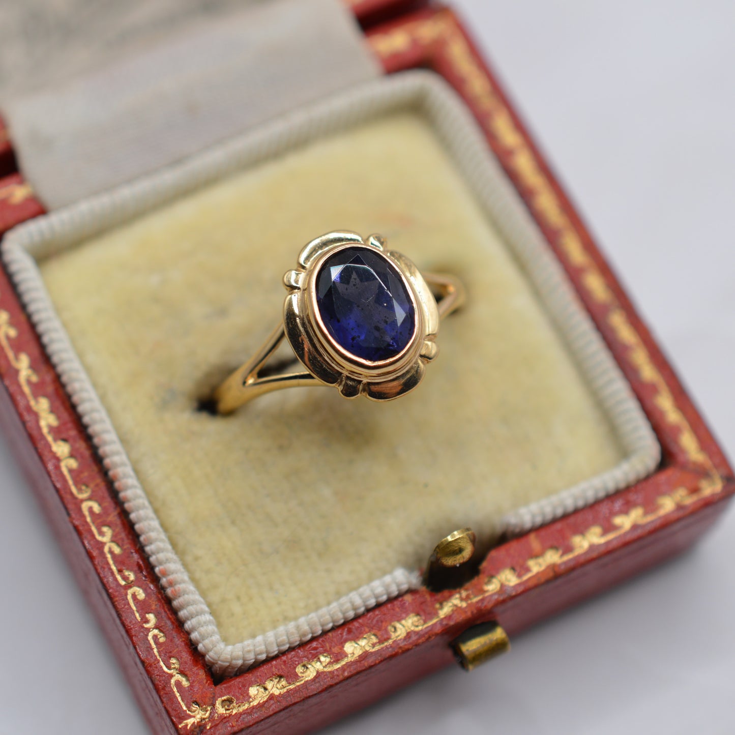 Vintage 9ct Gold Purple Tourmaline Solitaire Ring