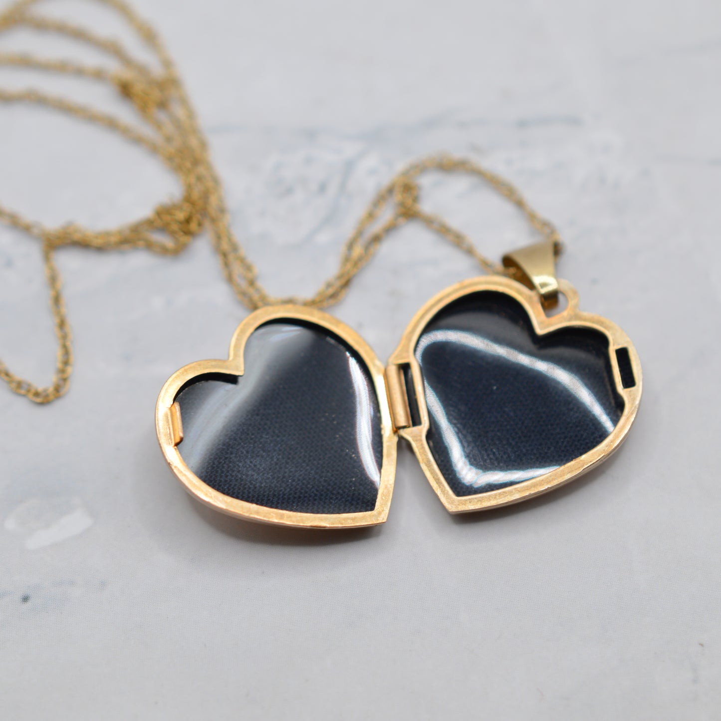 9ct Gold Wedding Dove Heart Locket Pendant Necklace (16")