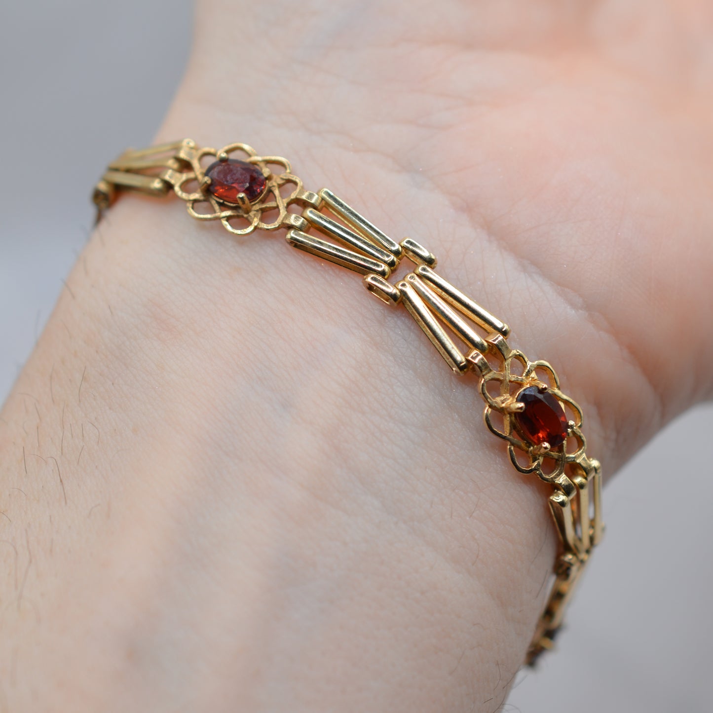 9ct Gold Garnet Gate Bracelet with Heart Padlock & Safety Chain (7")