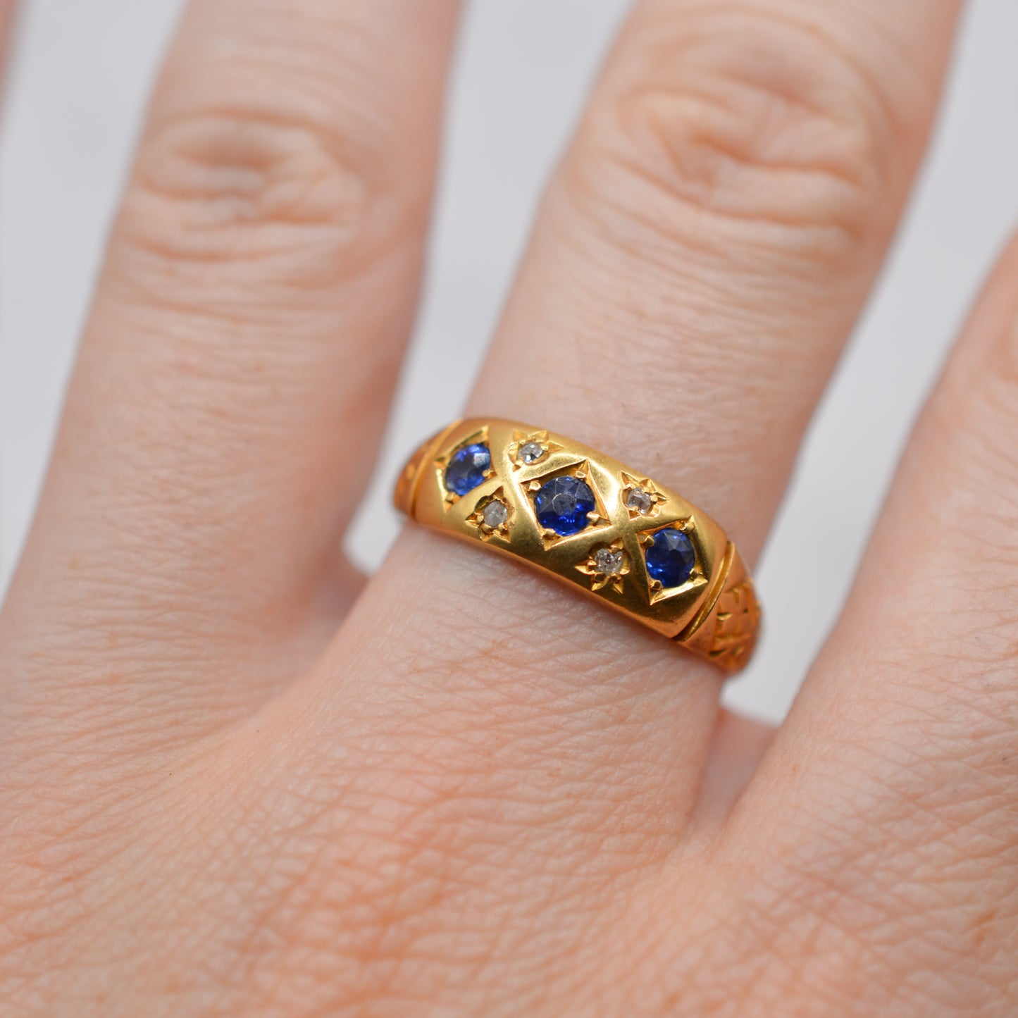 Antique Victorian 18ct Gold Sapphire & Diamond Gypsy Ring