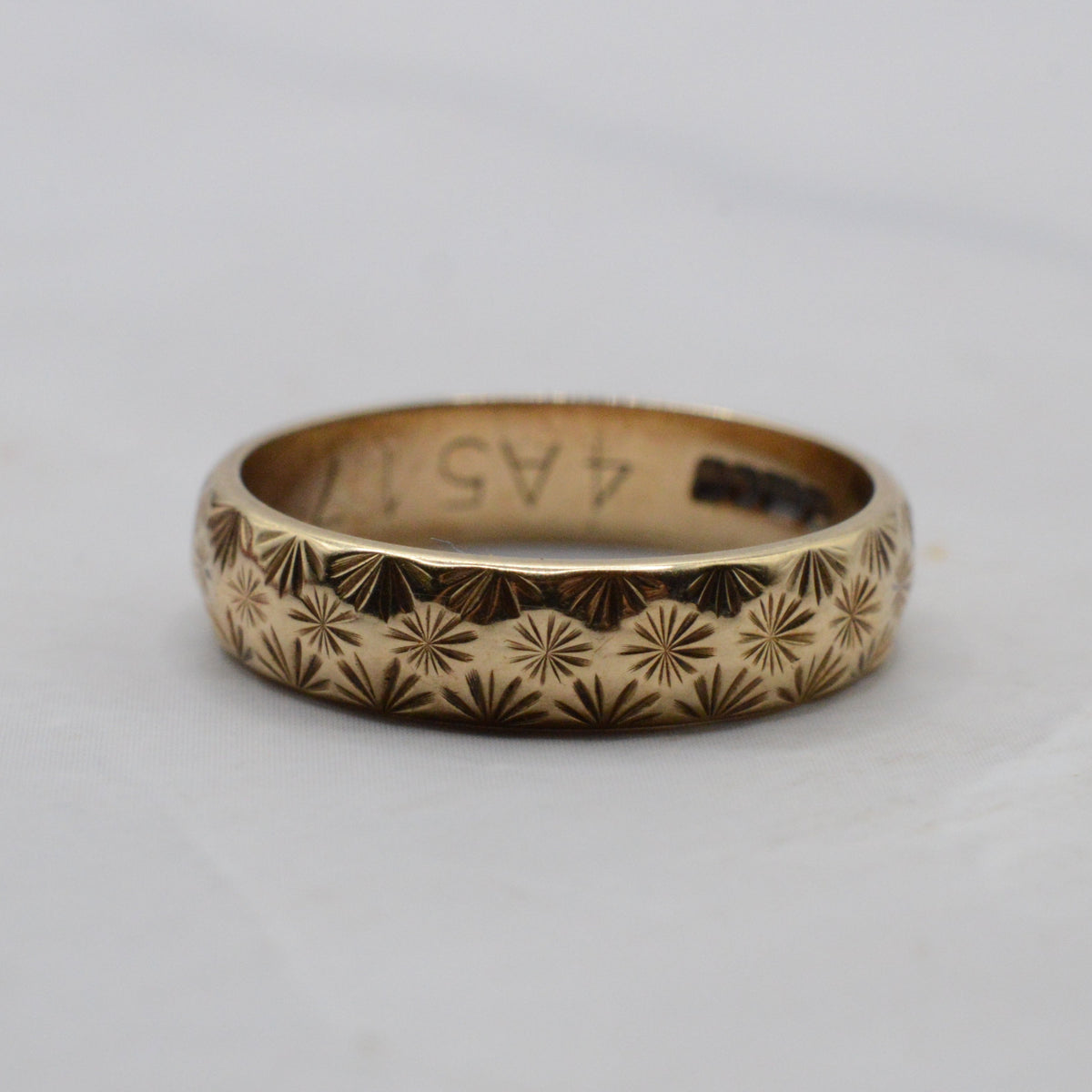 1970s Vintage 9ct Gold Star-Engraved Band Ring
