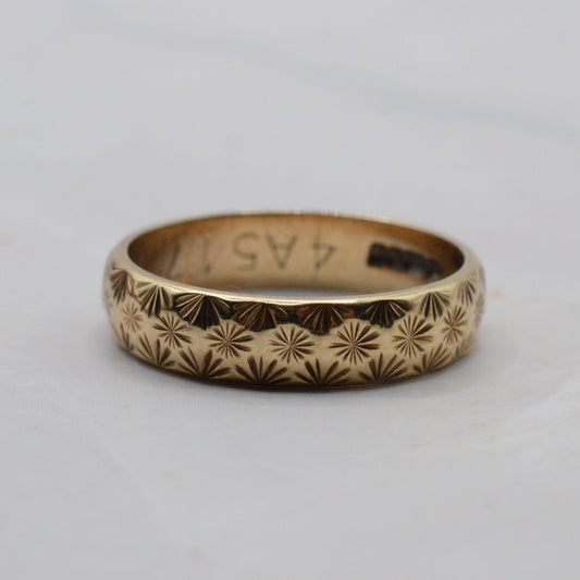 1970s Vintage 9ct Gold Star-Engraved Band Ring