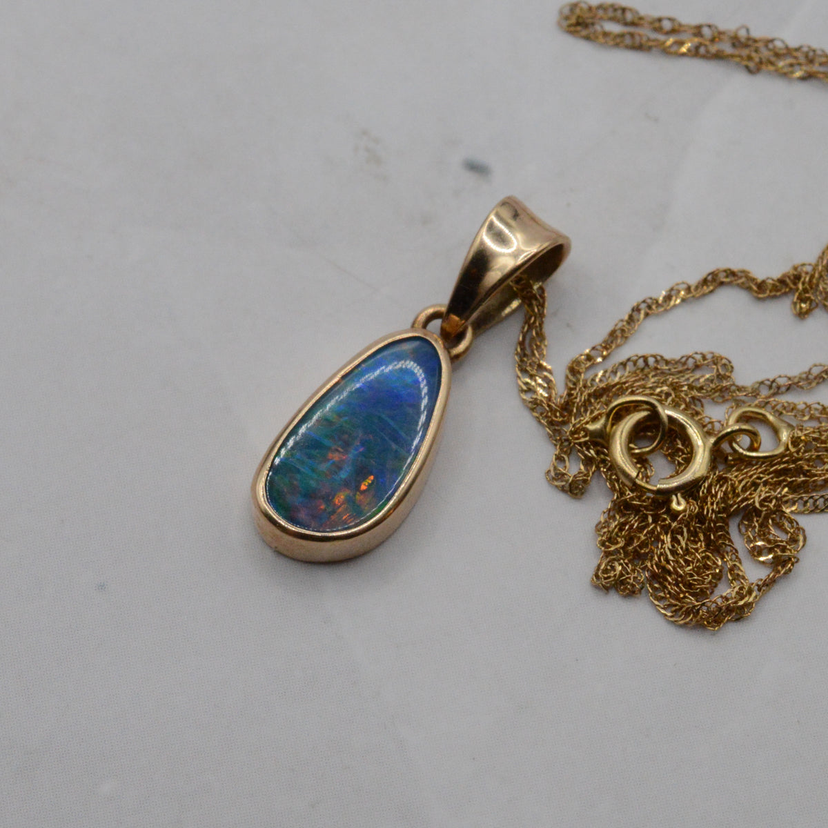 Y2K 9ct Gold Opal Doublet Pendant Necklace (18”)