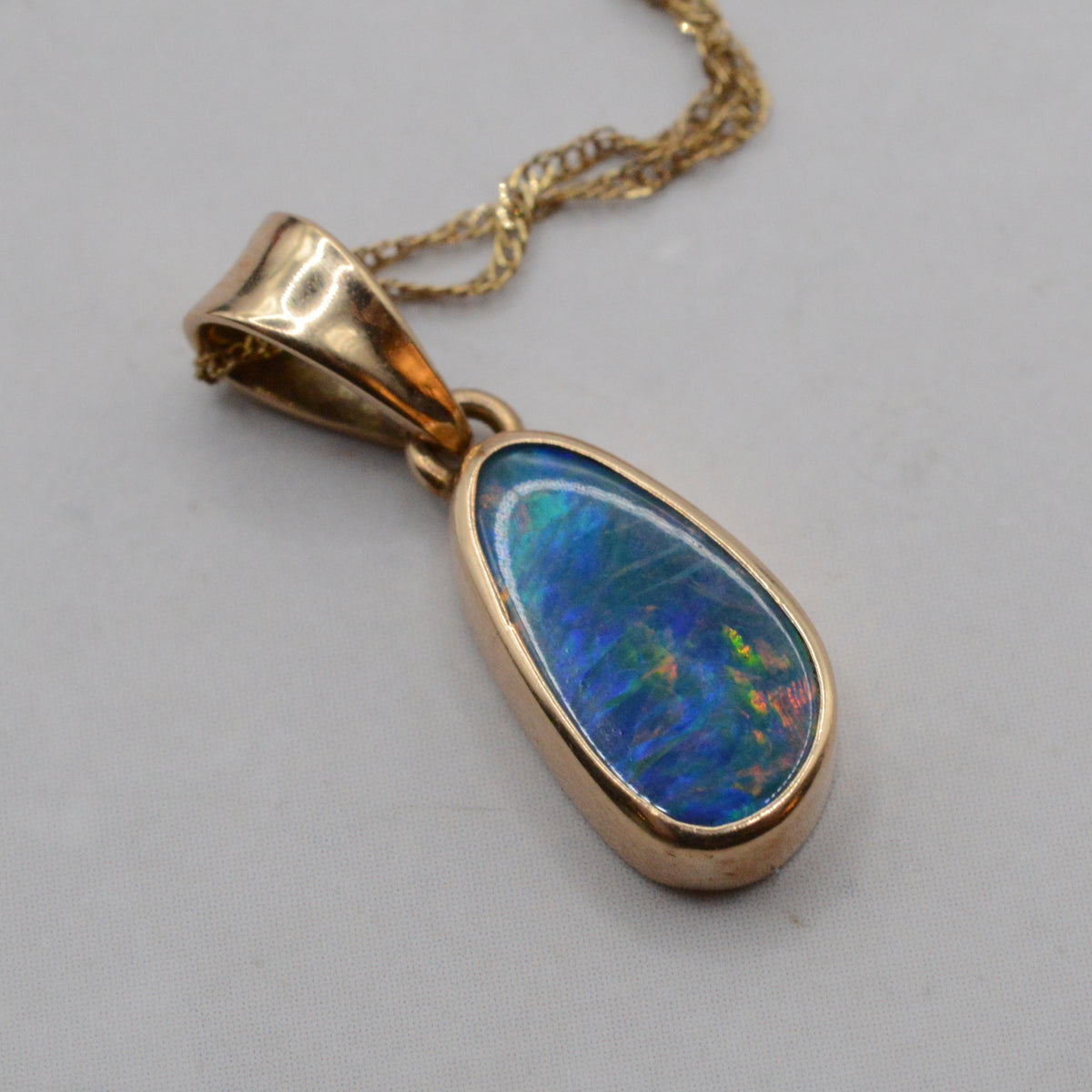 Y2K 9ct Gold Opal Doublet Pendant Necklace (18”)