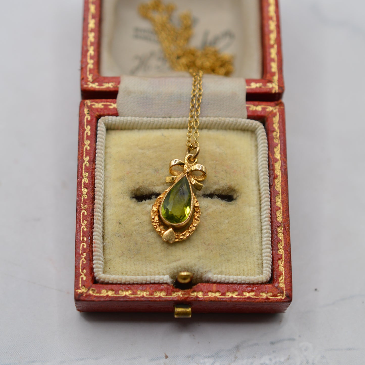 1970s Vintage 9ct Gold Peridot Pendant Bow Necklace (18”)