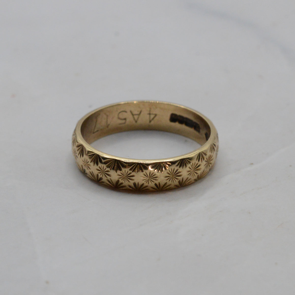1970s Vintage 9ct Gold Star-Engraved Band Ring
