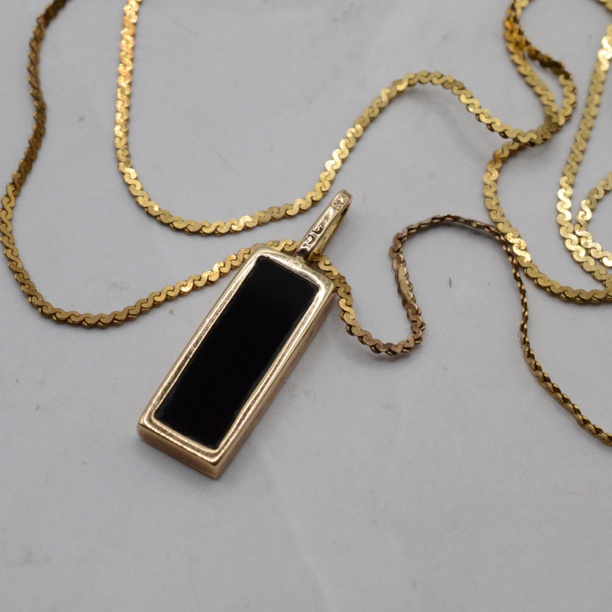 1970s Vintage 9ct Gold Onyx Pendant Necklace