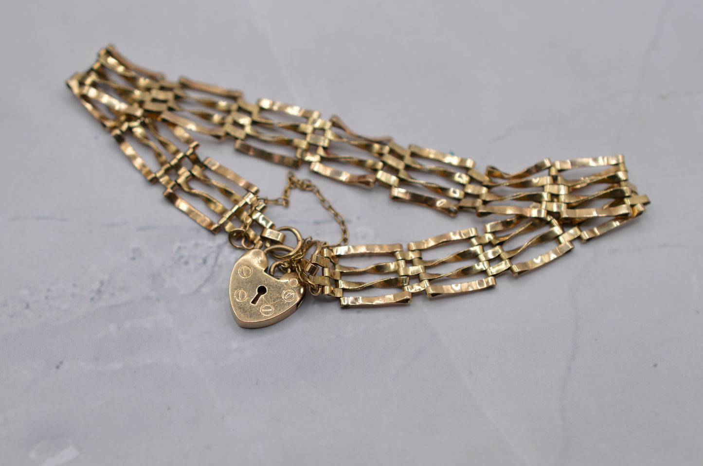 1990s Vintage 9ct Gold Four-Bar Gate Link Bracelet with Heart Padlock Clasp (7") (Copy)