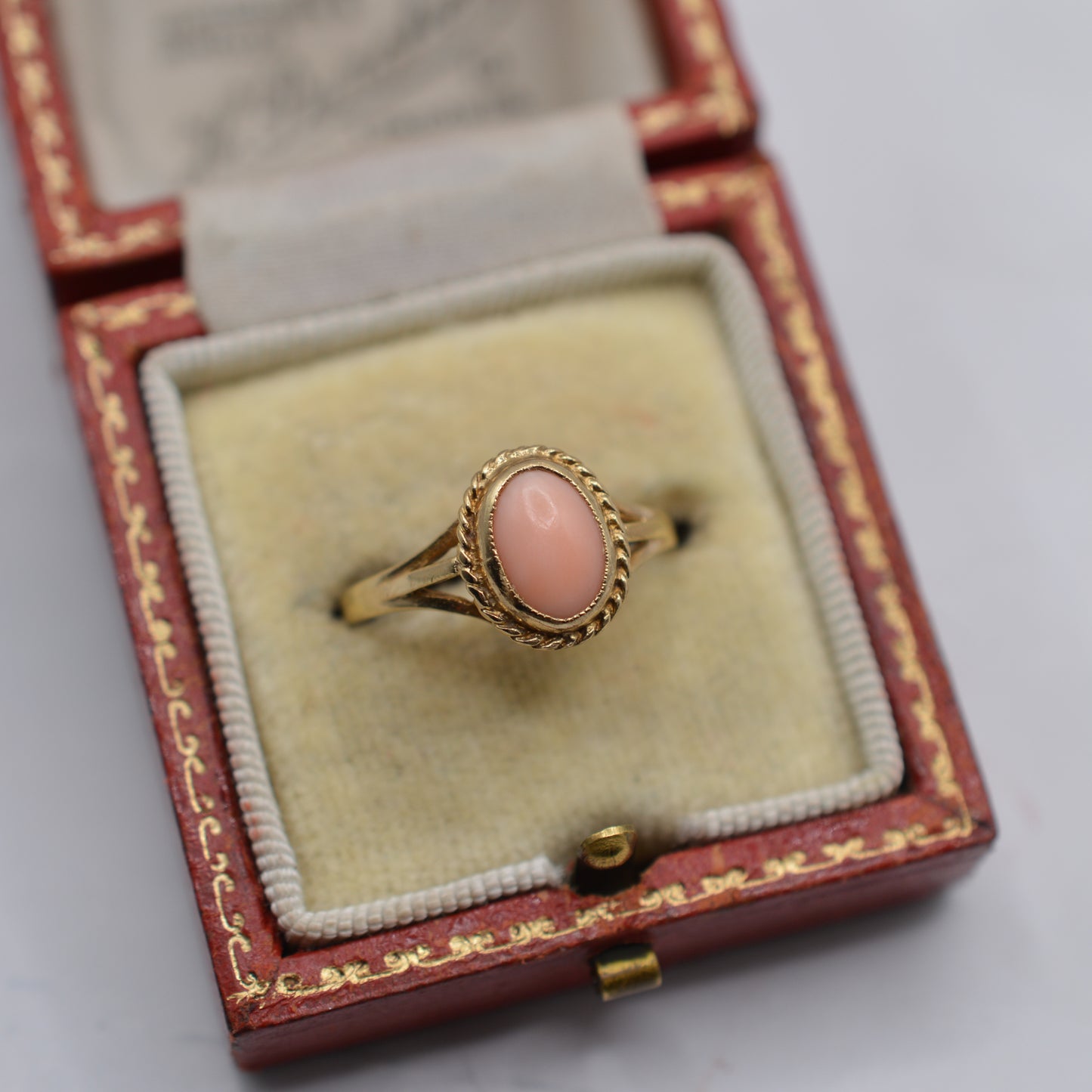1980s Vintage 9ct Gold Coral Ring with Rope-Twist Border