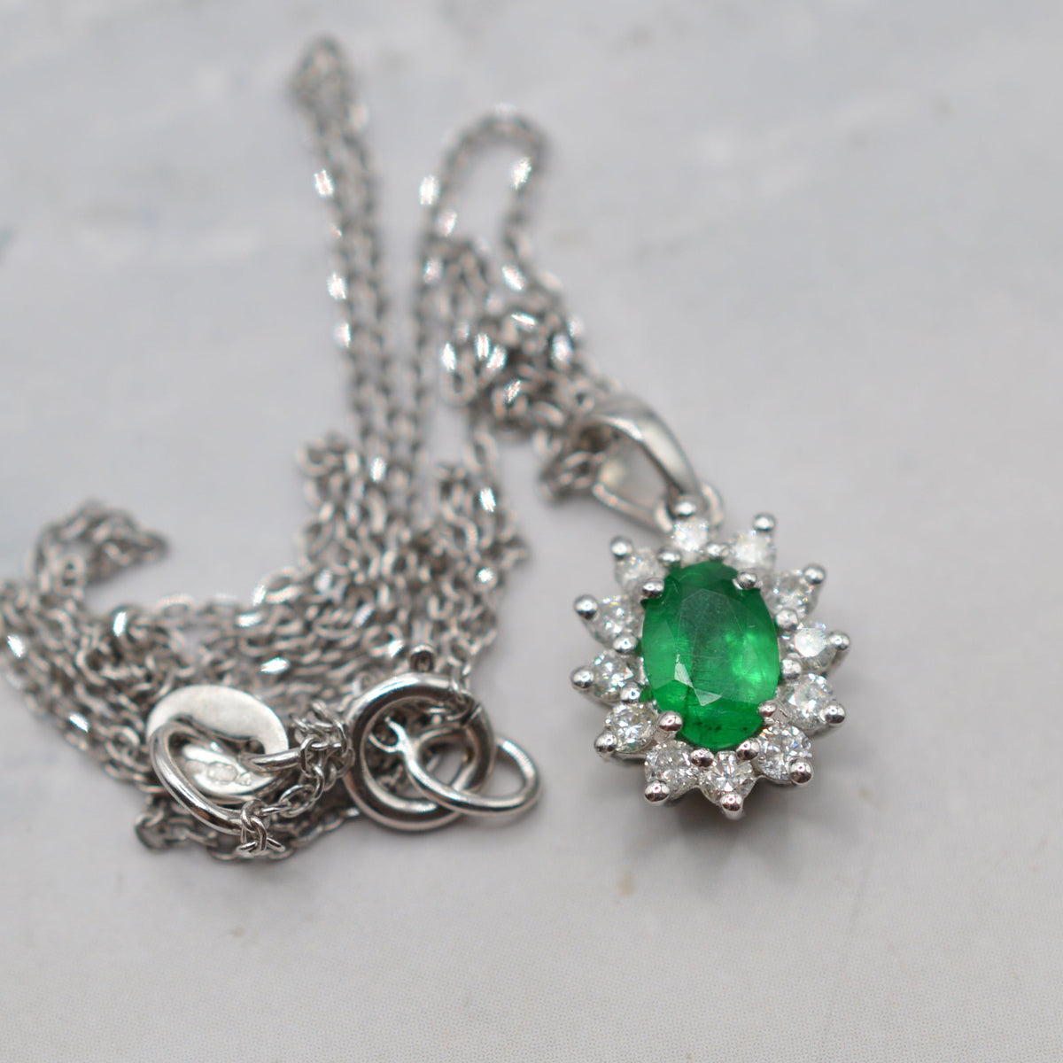 18ct White Gold Emerald & Diamond Cluster Pendant Necklace (16”)