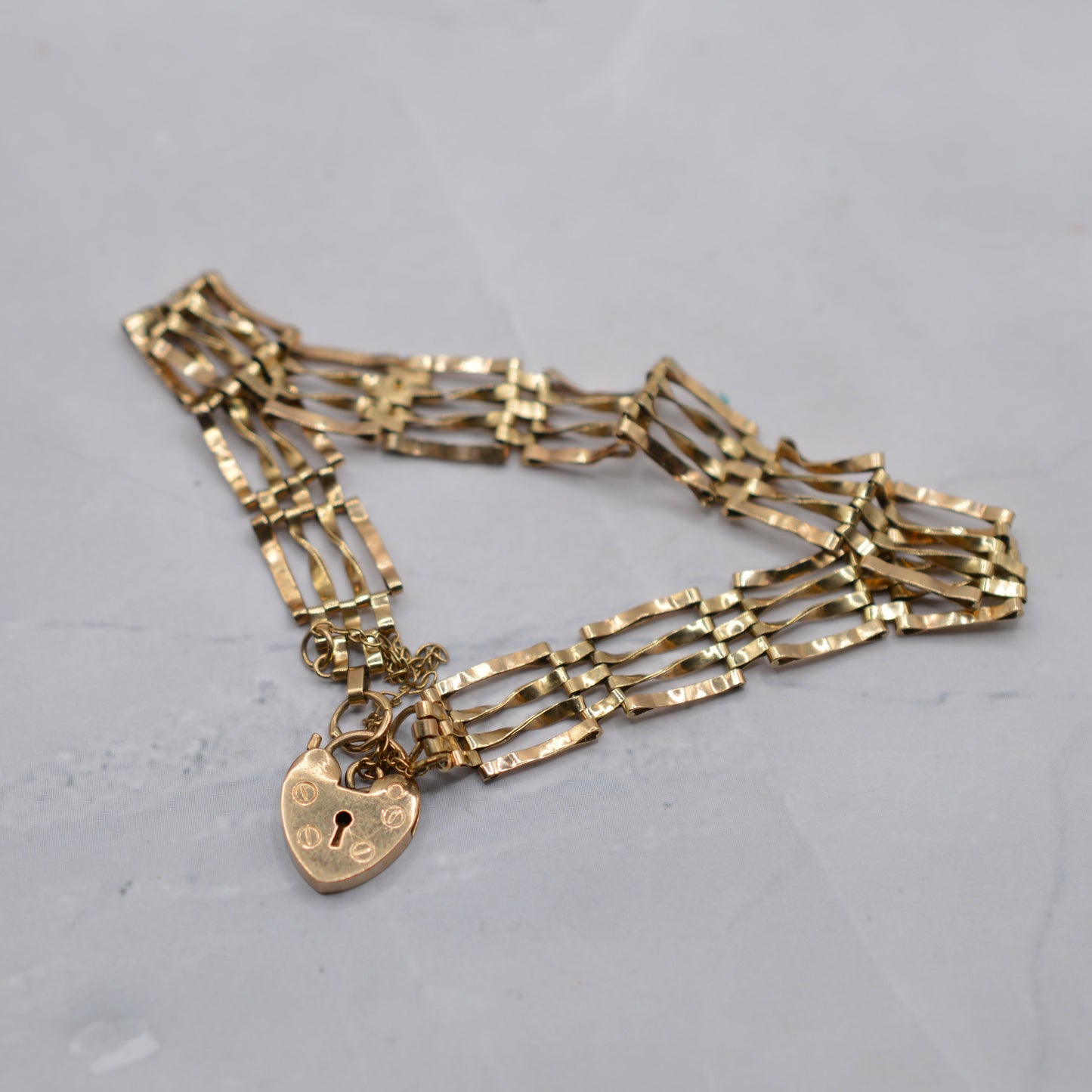 1990s Vintage 9ct Gold Four-Bar Gate Link Bracelet with Heart Padlock Clasp (7") (Copy)