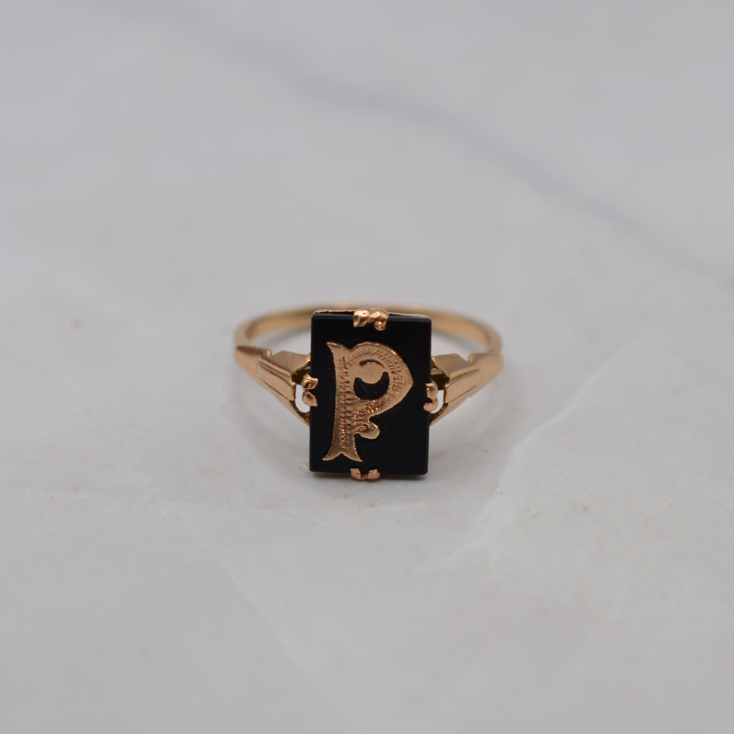 Antique 9ct Gold Onyx 'P' Initial Signet Ring