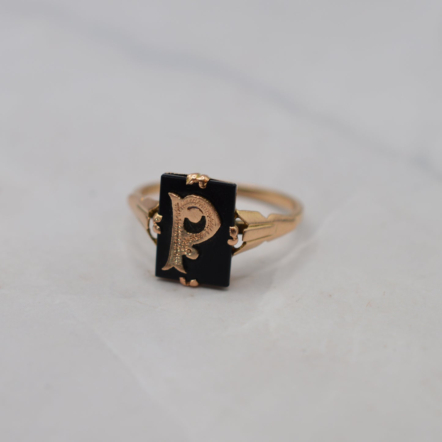 Antique 9ct Gold Onyx 'P' Initial Signet Ring