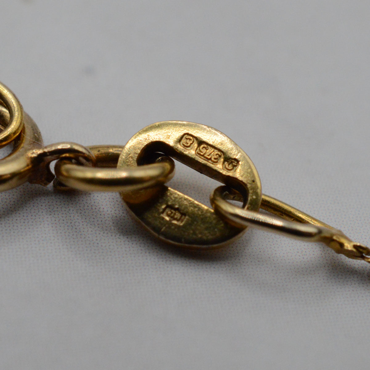 1970s Vintage 9ct Gold Onyx Pendant Necklace