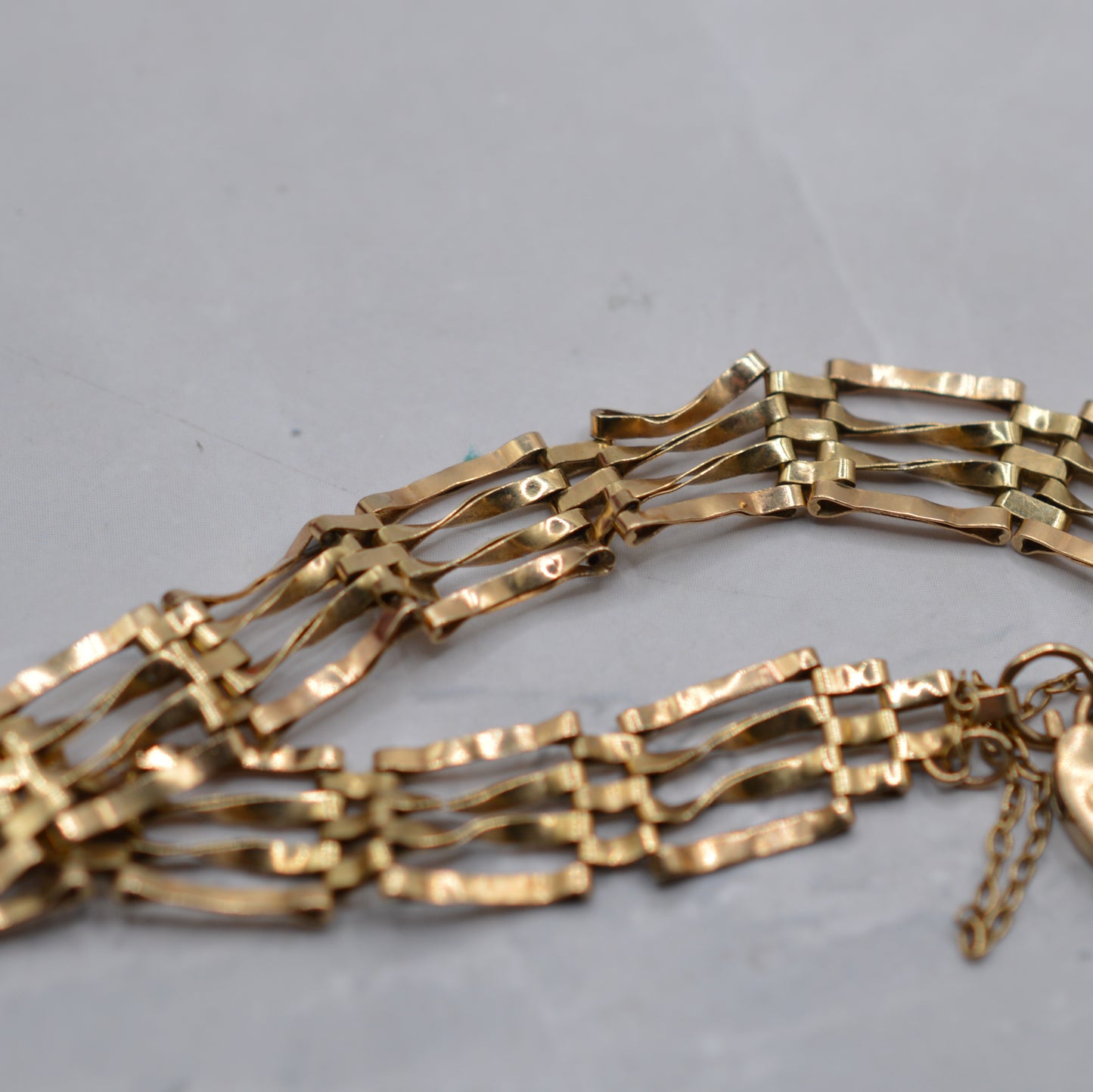 1990s Vintage 9ct Gold Four-Bar Gate Link Bracelet with Heart Padlock Clasp (7") (Copy)