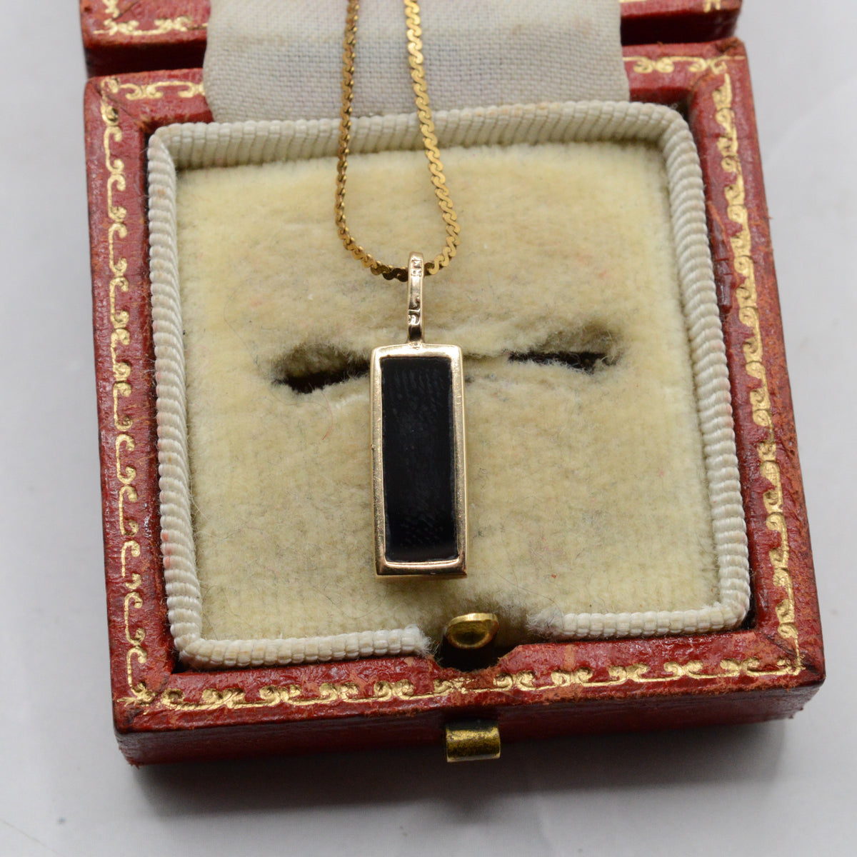 1970s Vintage 9ct Gold Onyx Pendant Necklace