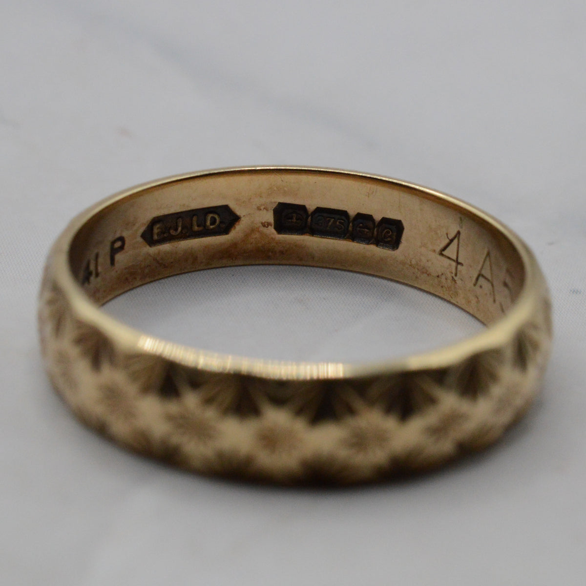 1970s Vintage 9ct Gold Star-Engraved Band Ring