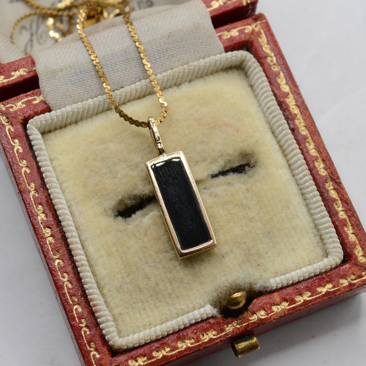 1970s Vintage 9ct Gold Onyx Pendant Necklace
