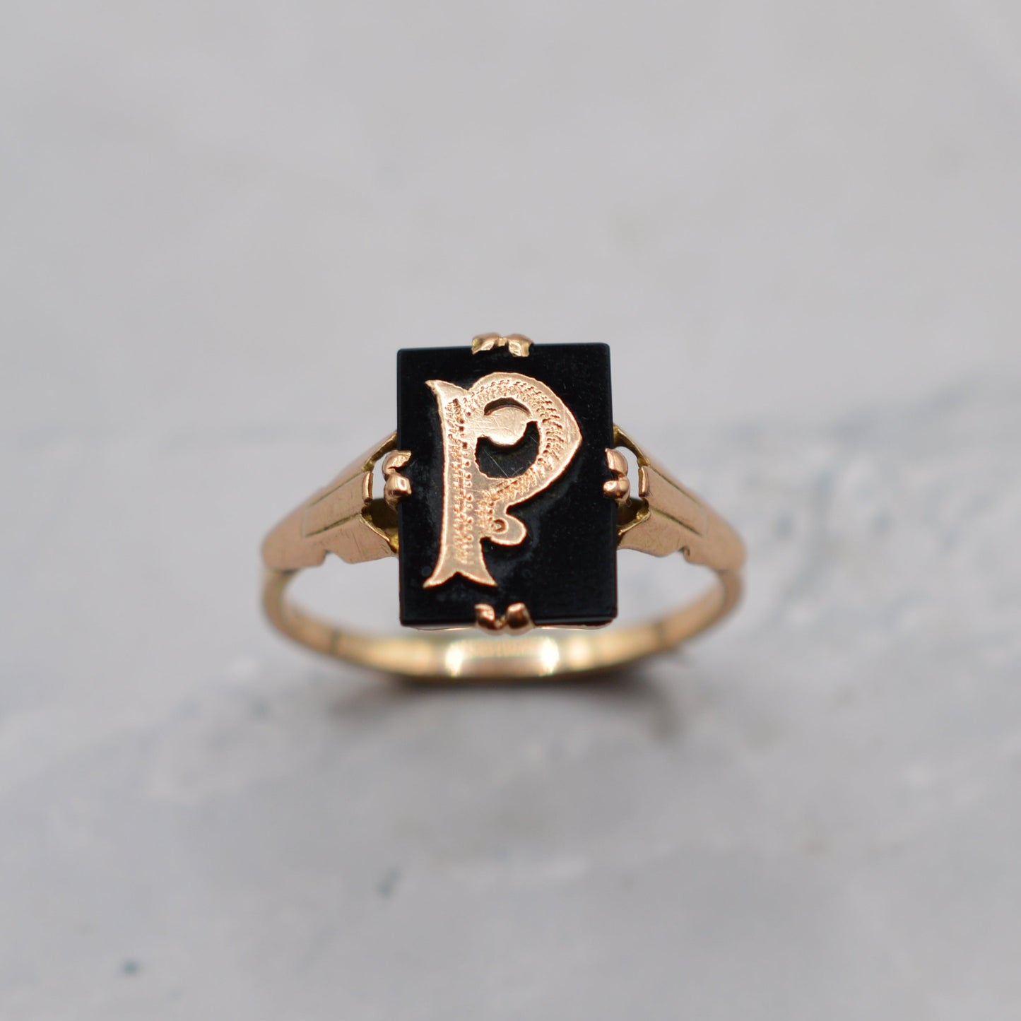 Antique 9ct Gold Onyx 'P' Initial Signet Ring