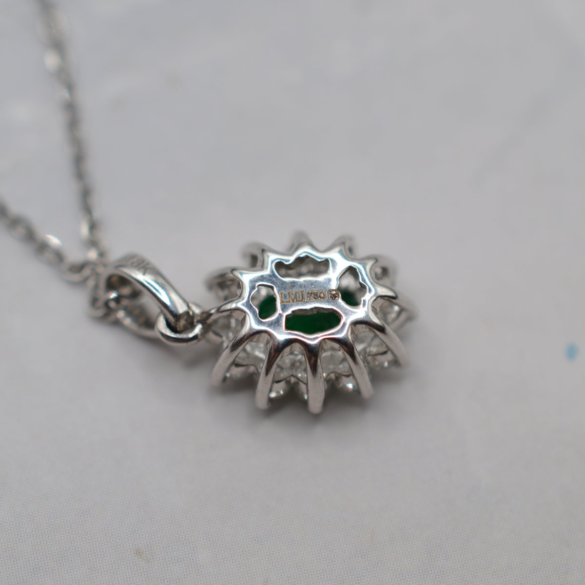 18ct White Gold Emerald & Diamond Cluster Pendant Necklace (16”)