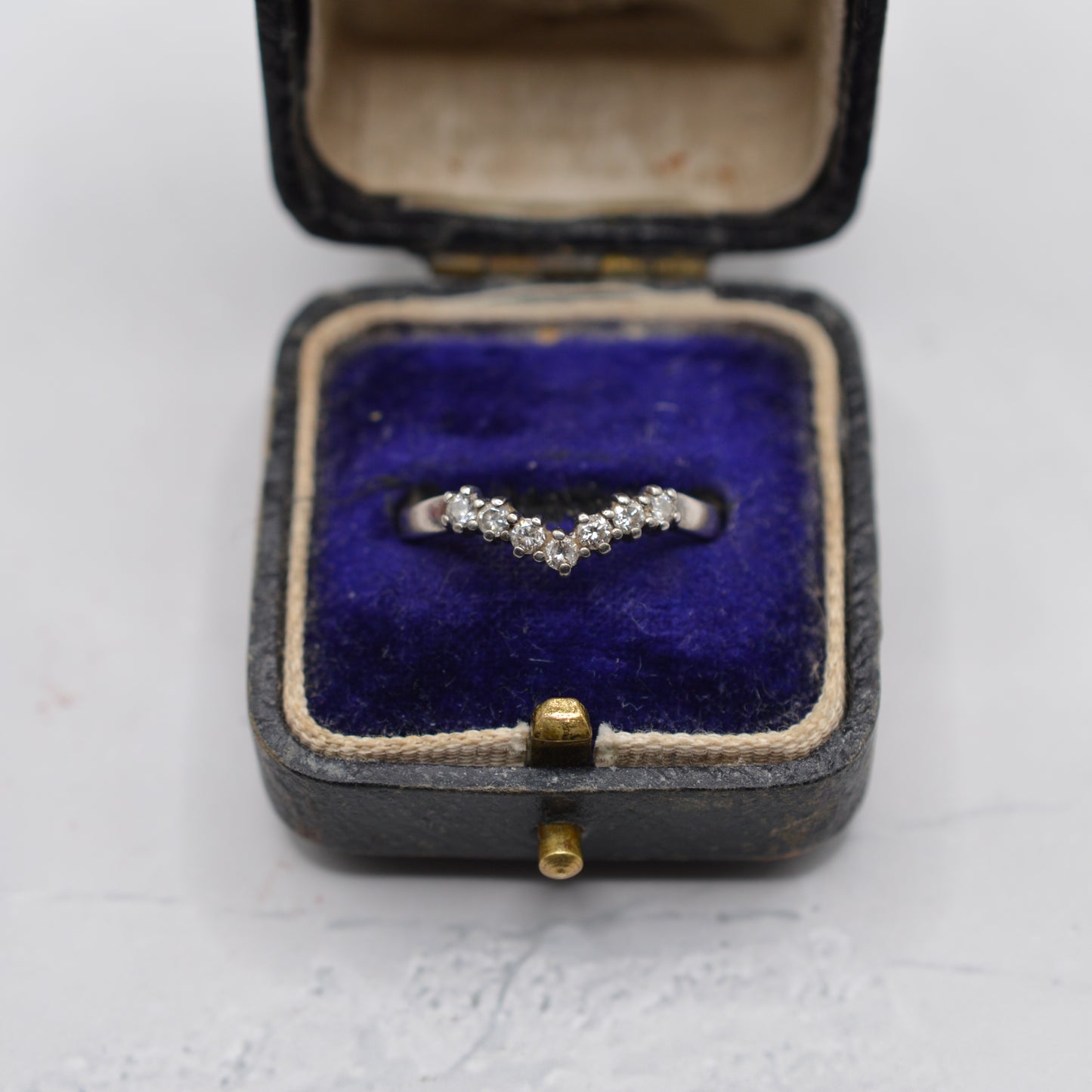 9ct White Gold 0.25ct Diamond Wishbone Ring