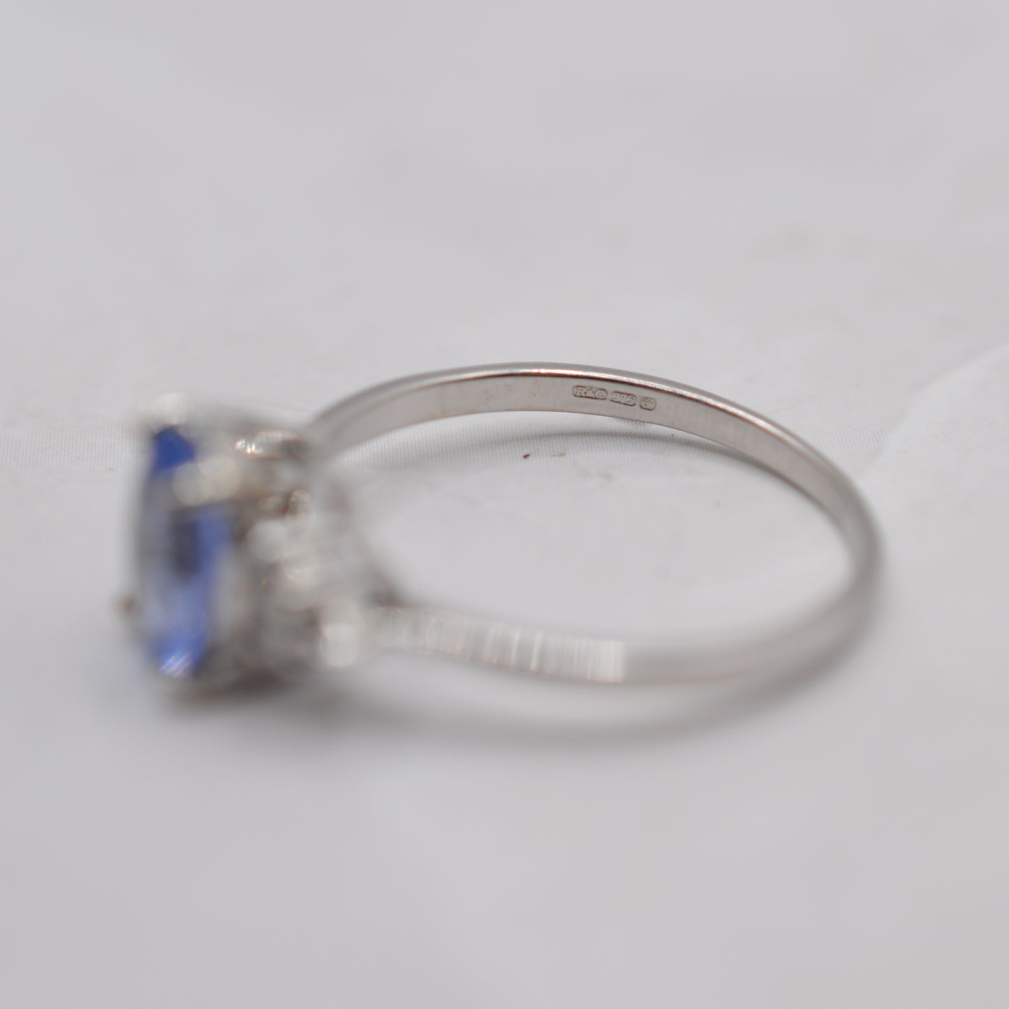 9ct White Gold Topaz Ring