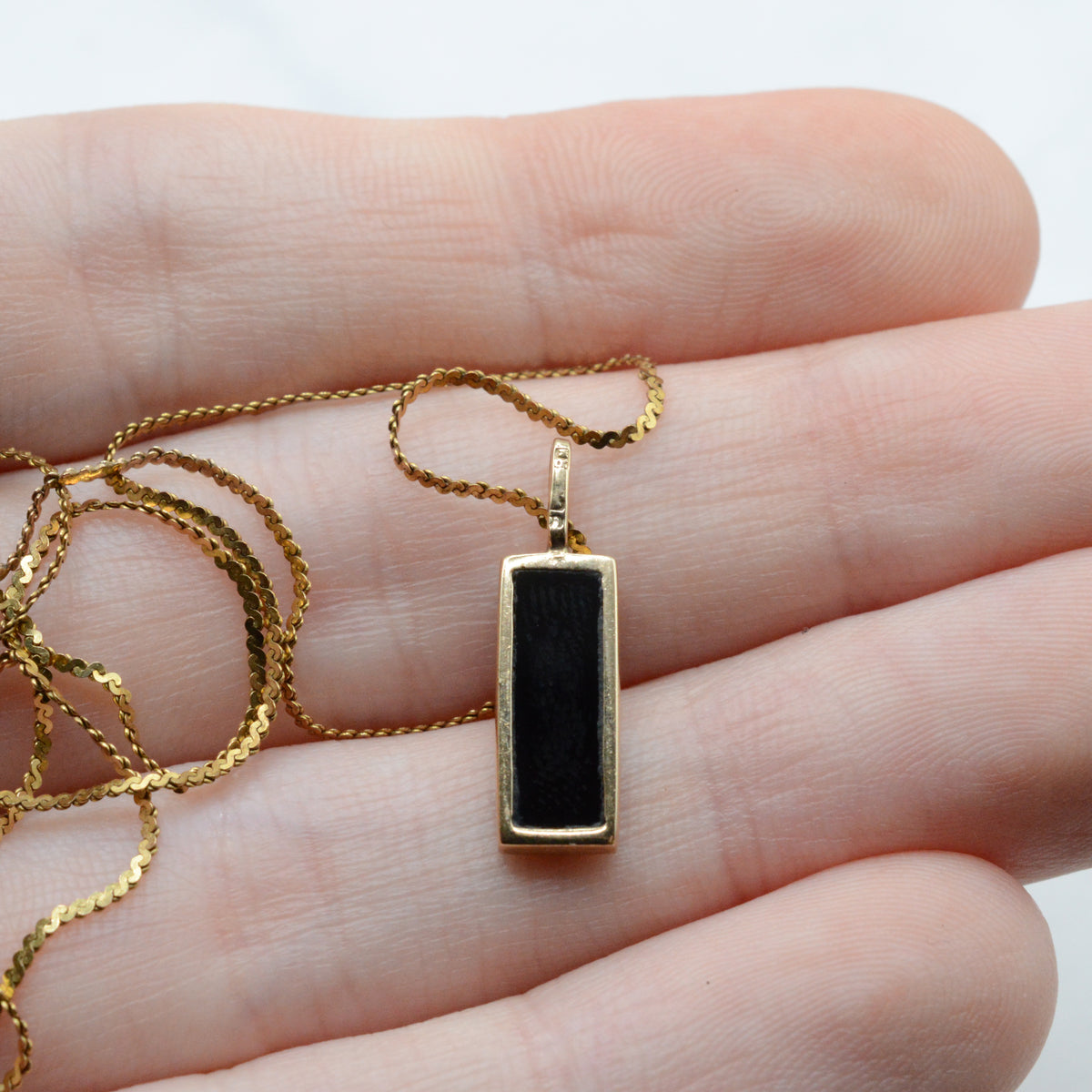 1970s Vintage 9ct Gold Onyx Pendant Necklace
