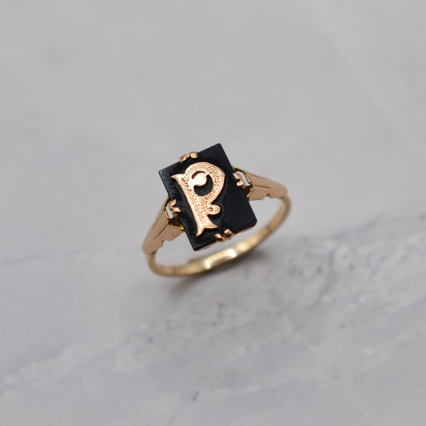 Antique 9ct Gold Onyx 'P' Initial Signet Ring