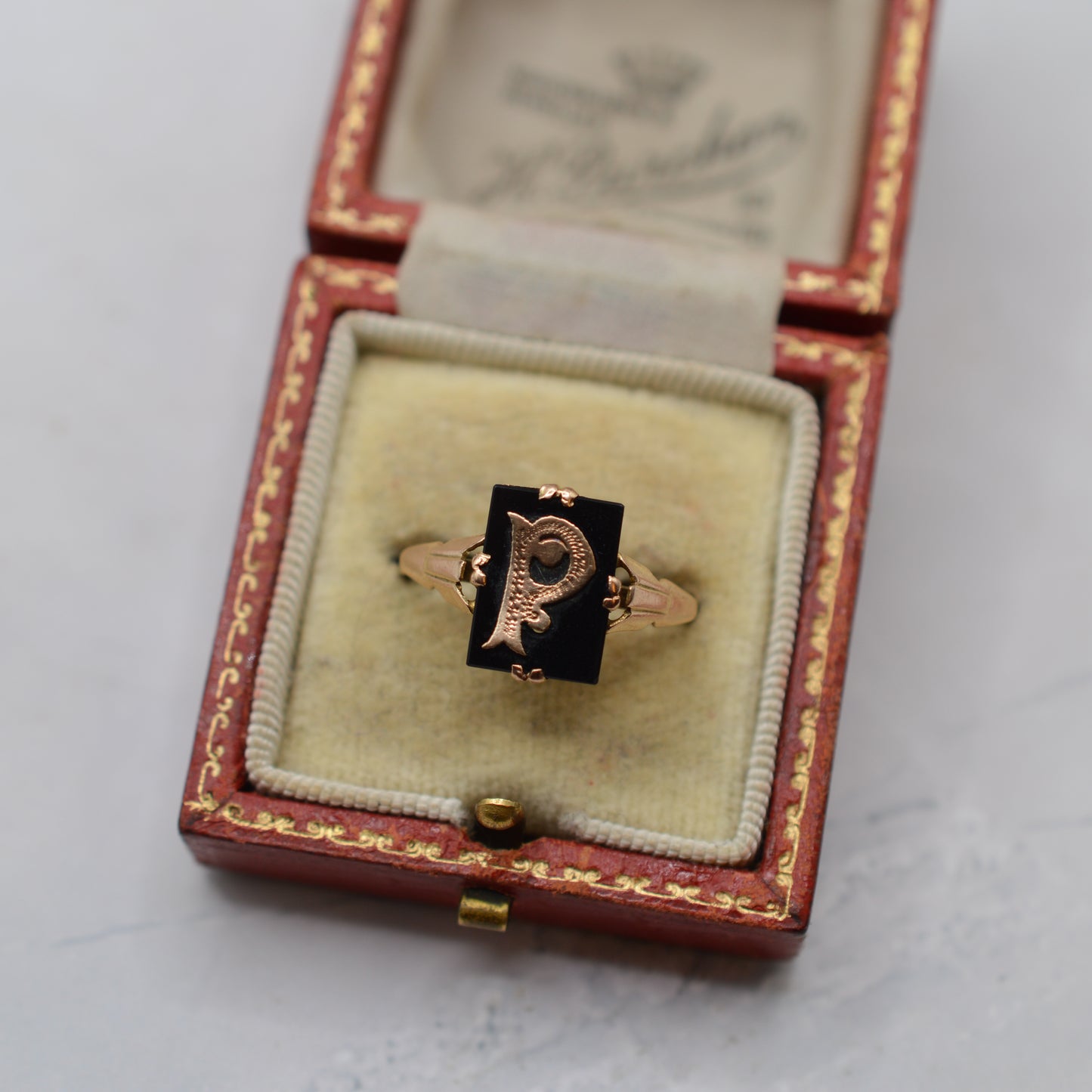 Antique 9ct Gold Onyx 'P' Initial Signet Ring