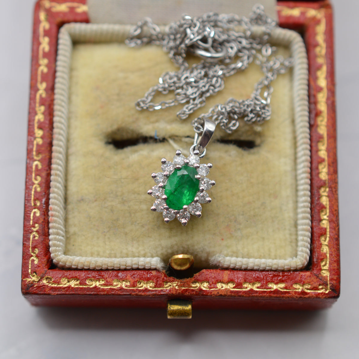 18ct White Gold Emerald & Diamond Cluster Pendant Necklace (16”)