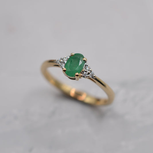 9ct Gold Emerald & Diamond Ring