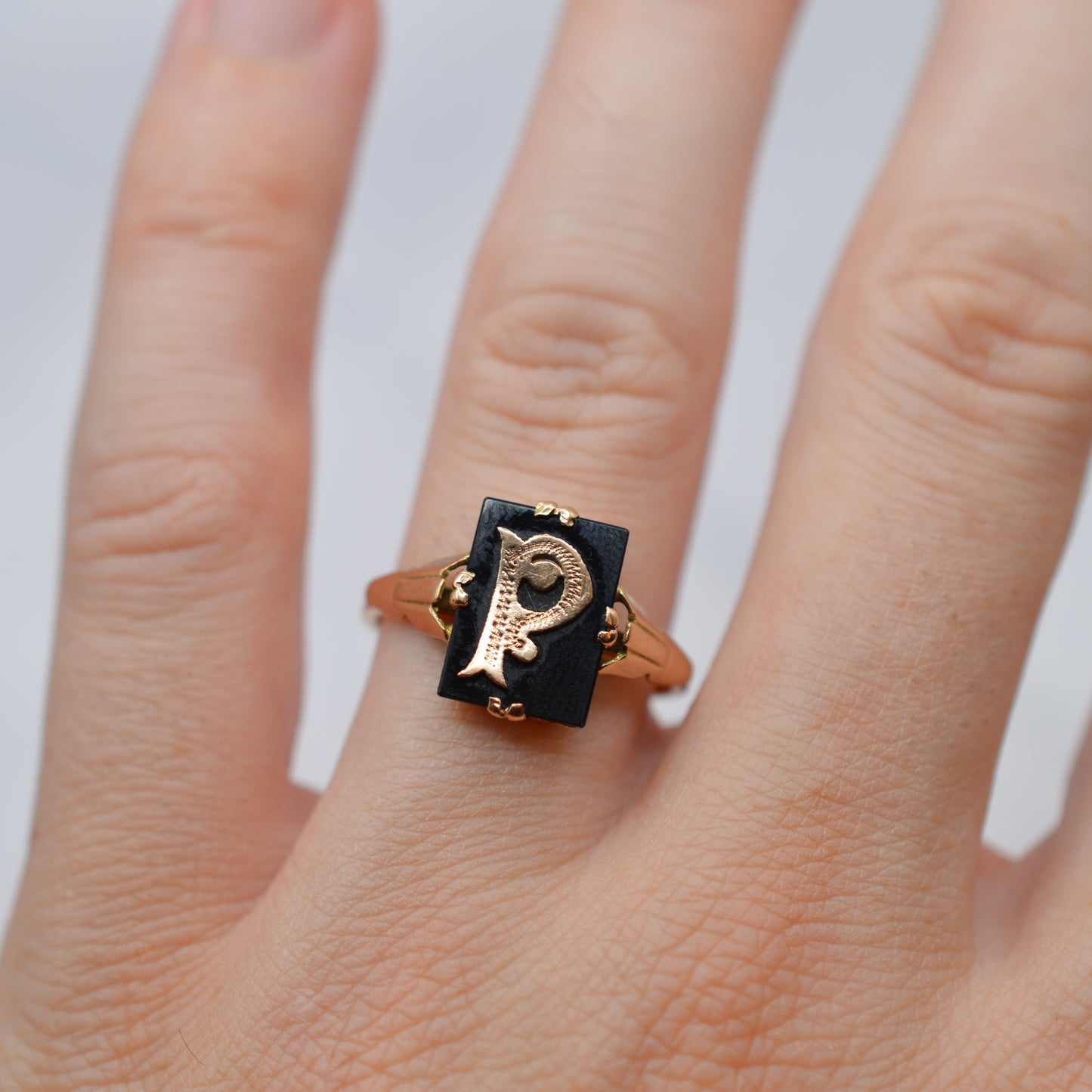 Antique 9ct Gold Onyx 'P' Initial Signet Ring