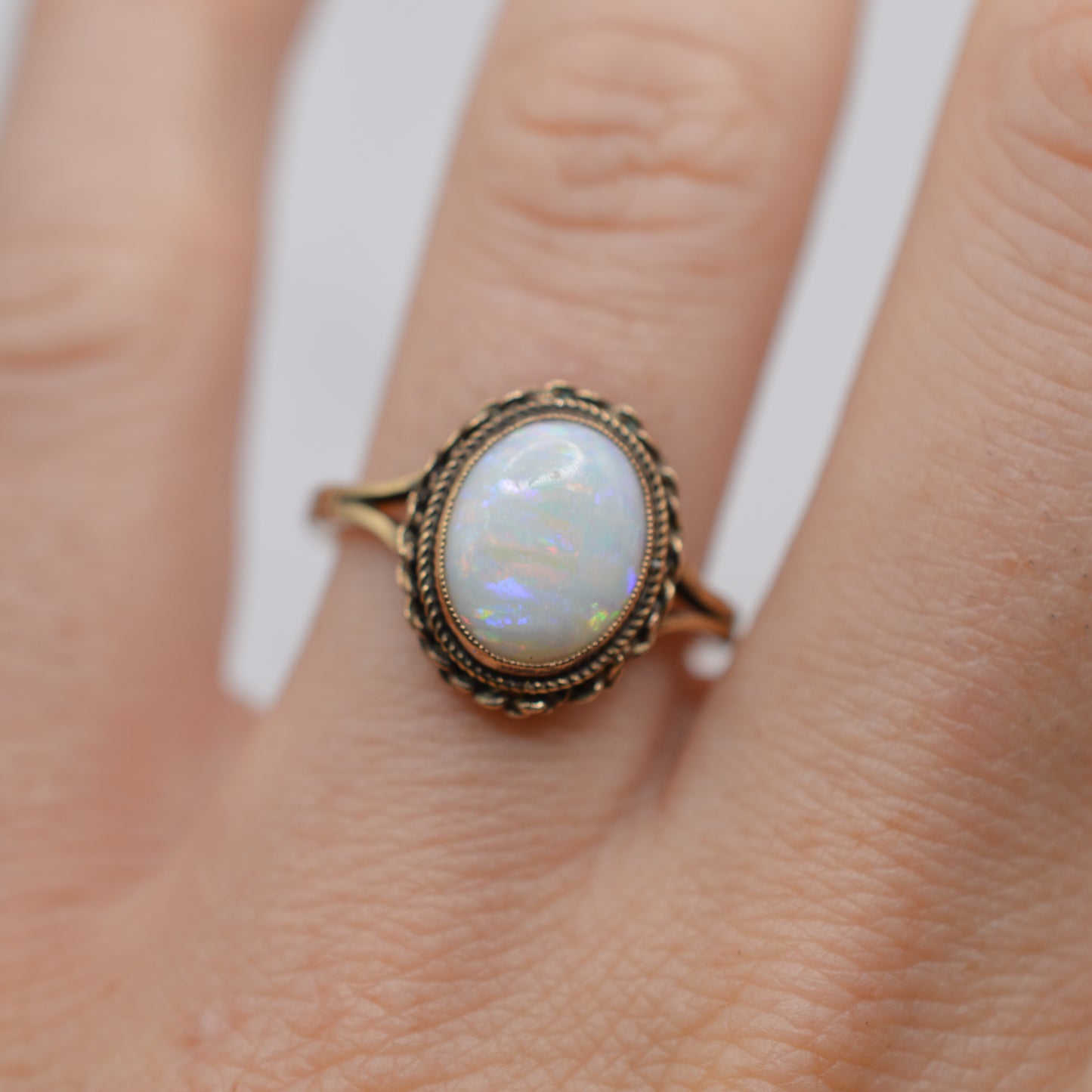 1970s Vintage 9ct Gold Opal Ring with Rope-Twist Detail