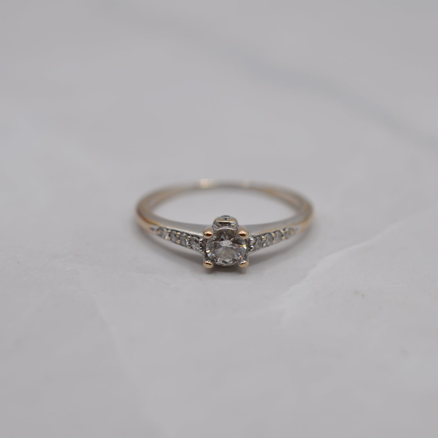 18ct Gold 0.33ct Diamond Ring with Diamond-Set Shoulders