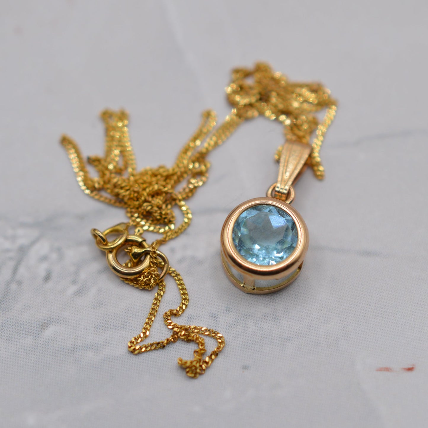 9ct Gold Blue Topaz Pendant Necklace (16" Chain)