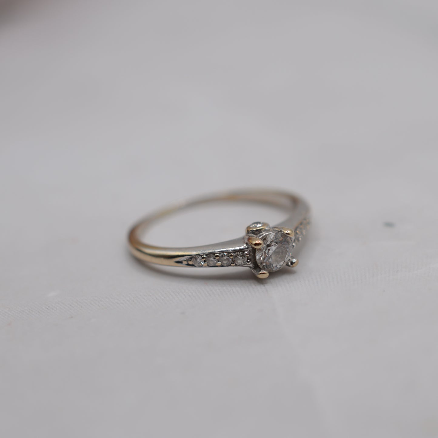 18ct Gold 0.33ct Diamond Ring with Diamond-Set Shoulders