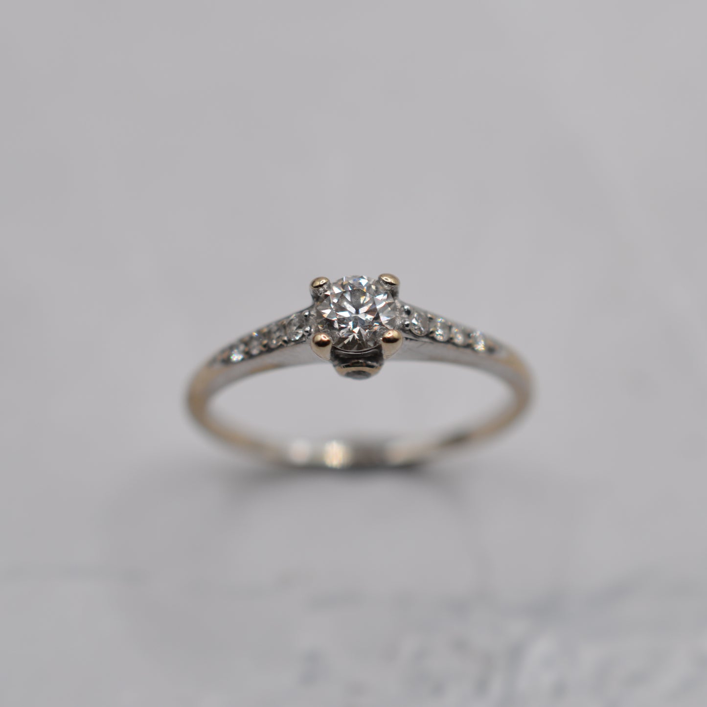 18ct Gold 0.33ct Diamond Ring with Diamond-Set Shoulders