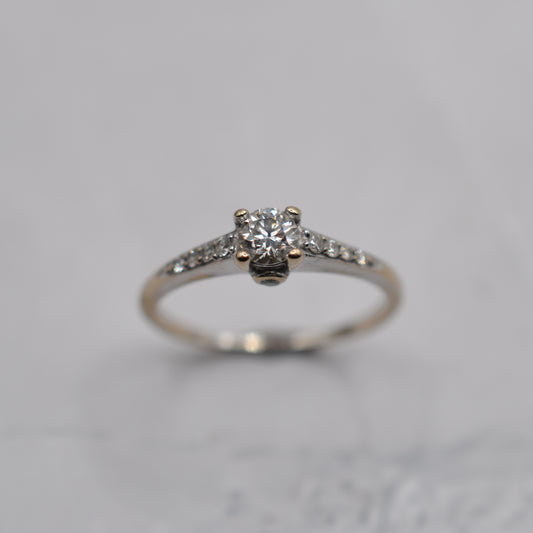 18ct Gold 0.33ct Diamond Ring with Diamond-Set Shoulders