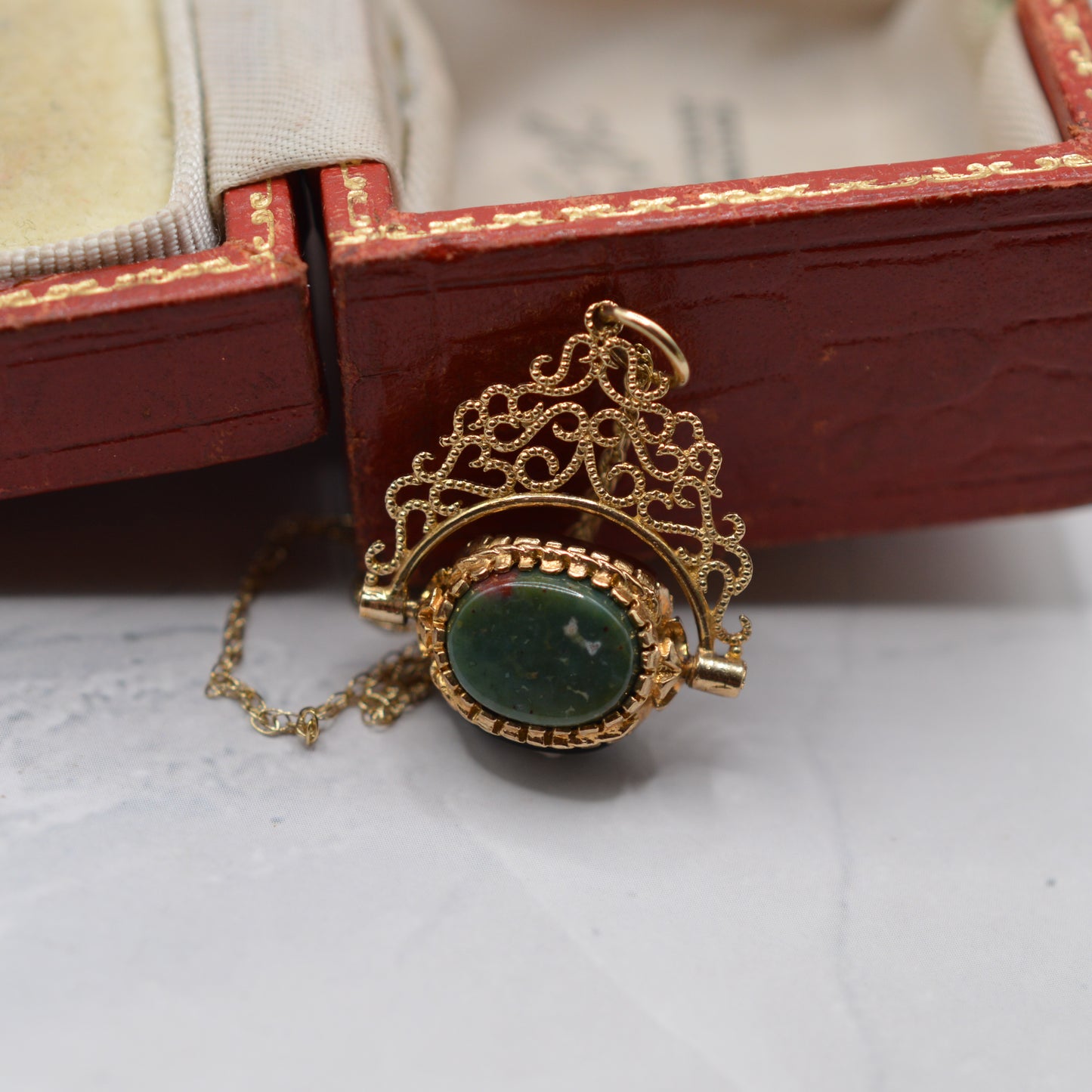 1990s 9ct Gold Swivel Fob Pendant Necklace (18")