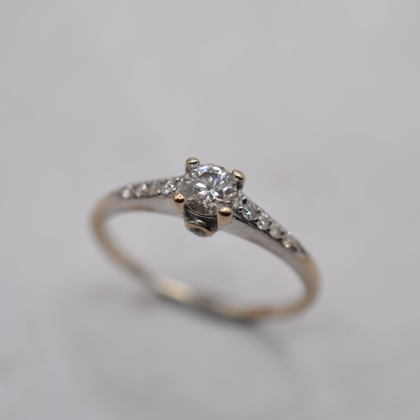 18ct Gold 0.33ct Diamond Ring with Diamond-Set Shoulders