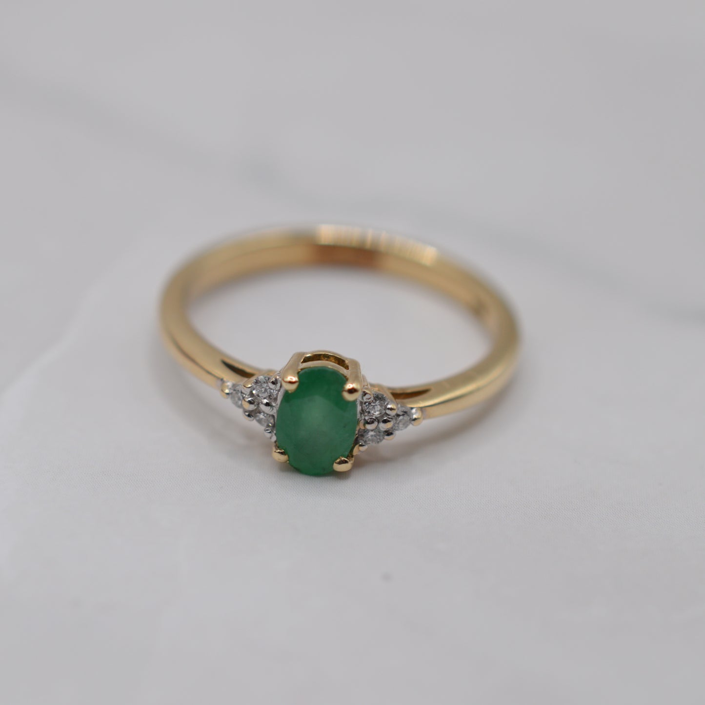 9ct Gold Emerald & Diamond Ring